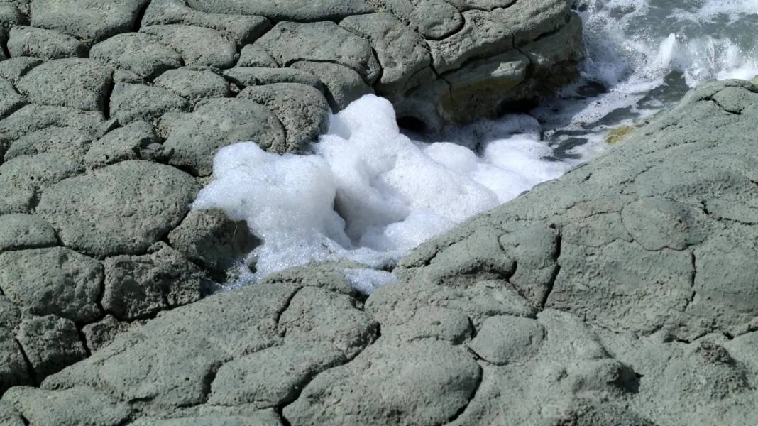 Burdur Gölü Köpük Köpük Oldu! İşte Nedeni 5